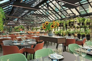 Daily buffet breakfast for a fee - NH Amsterdam Schiphol Airport (Hoofddorp)