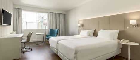 Roba de llit d'alta qualitat, caixa forta a l'habitació i escriptori