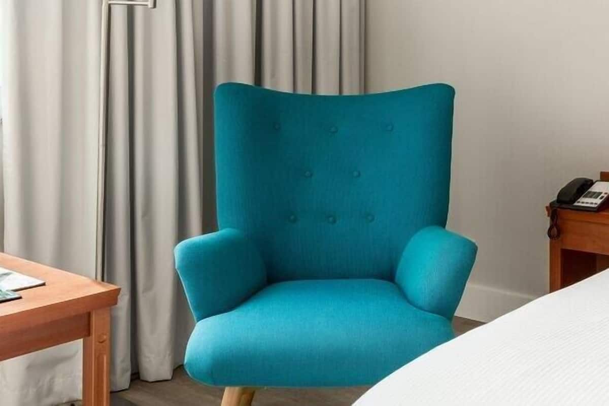 Suite – junior | Sengetøy av topp kvalitet, minibar, safe på rommet og skrivebord