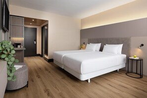 Roupas de cama premium, frigobar, cofres nos quartos, escrivaninha