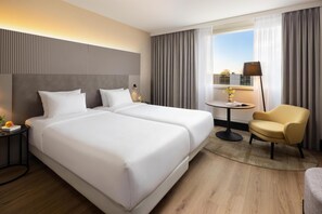 Roupas de cama premium, frigobar, cofres nos quartos, escrivaninha