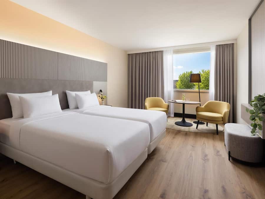 Premium bedding, minibar, in-room safe, desk