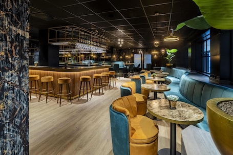 Bar (on property). NH Amsterdam Schiphol Airport