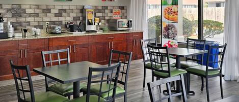 Free daily continental breakfast