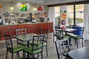 Free daily continental breakfast