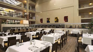 Dinner served, American cuisine