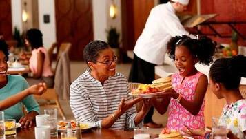 朝食 (オーダー形式)、毎日提供 (無料)