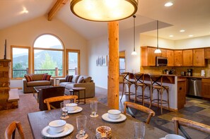 3 Bedroom Residence 412 | In-room dining - The Stanley (Estes Park)