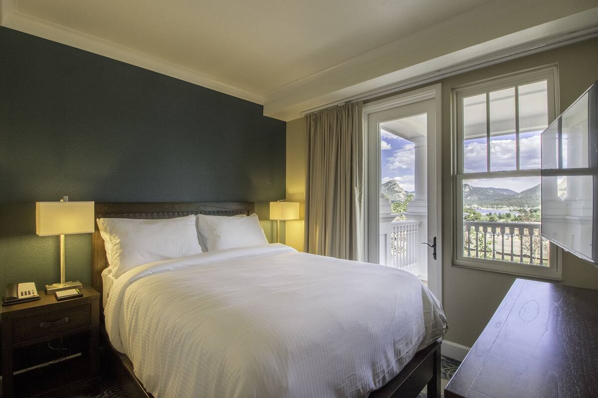 Aspire Queen Suite | 2 bedrooms, in-room safe, iron/ironing board, free WiFi