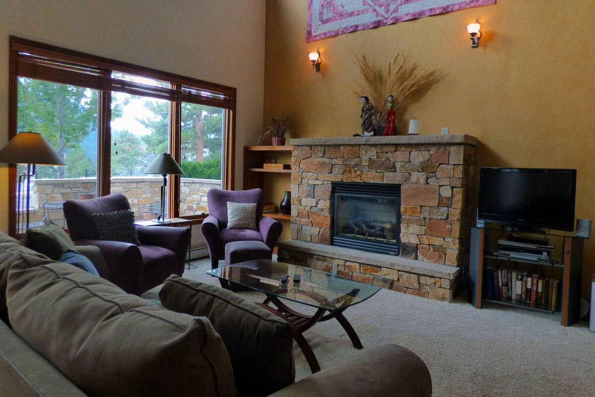 2 Bedroom Residence 325 | Living area