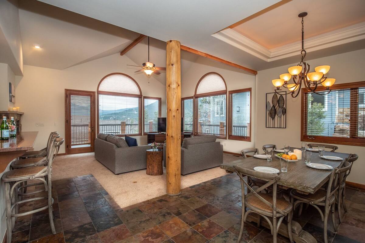 3 Bedroom Residence 326 | Living area