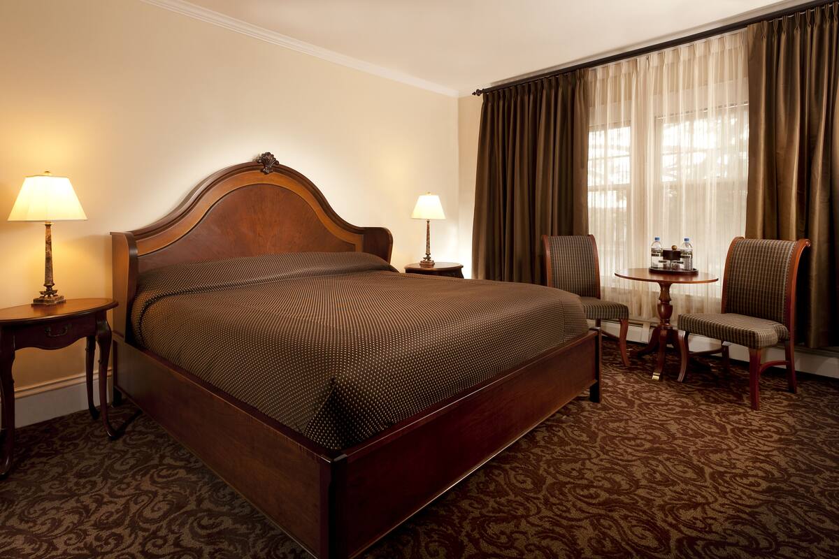 Stanley Classic King | 2 bedrooms, in-room safe, iron/ironing board, free WiFi