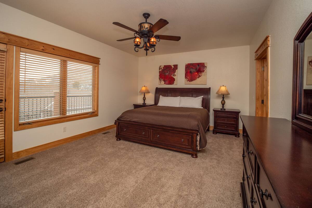 3 Bedroom Residence 328 | 2 bedrooms, in-room safe, iron/ironing board, free WiFi