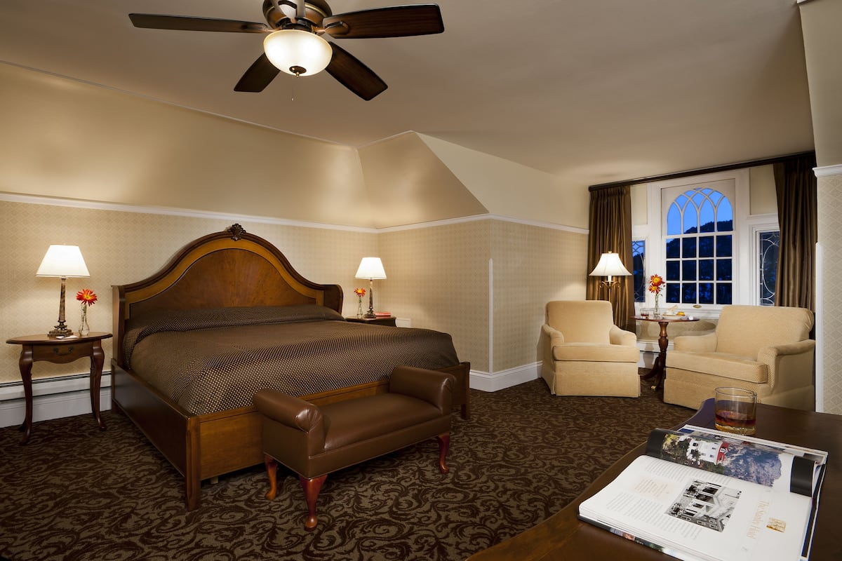 Stanley Deluxe King | 2 bedrooms, in-room safe, iron/ironing board, free WiFi