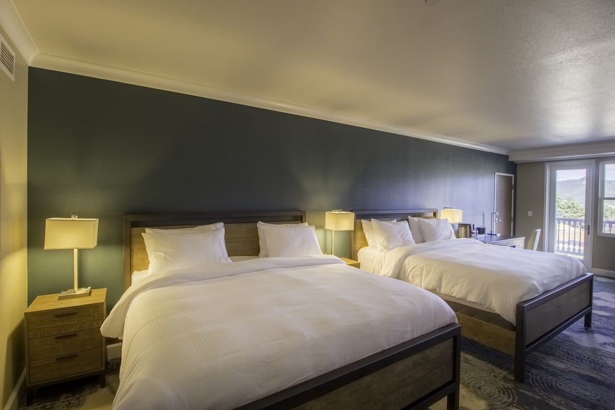 Aspire Double King | 2 bedrooms, in-room safe, iron/ironing board, free WiFi