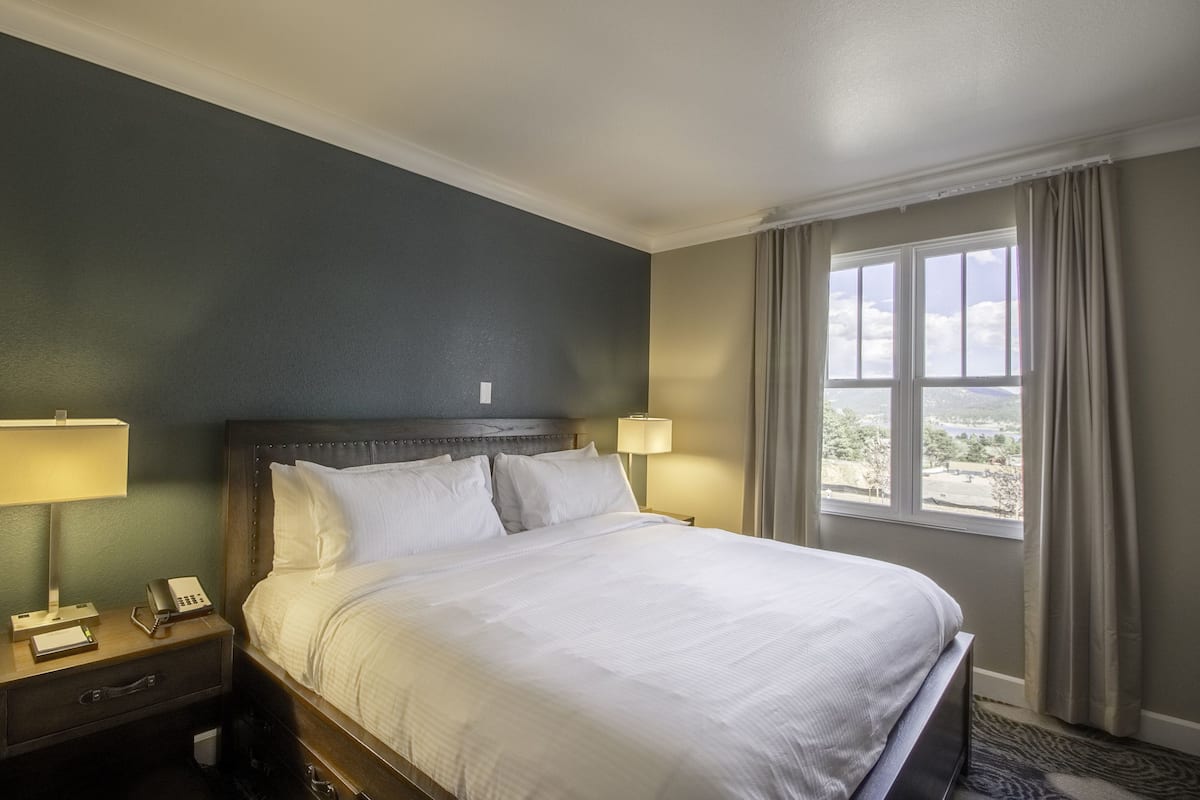 Aspire King Room | 2 bedrooms, in-room safe, iron/ironing board, free WiFi