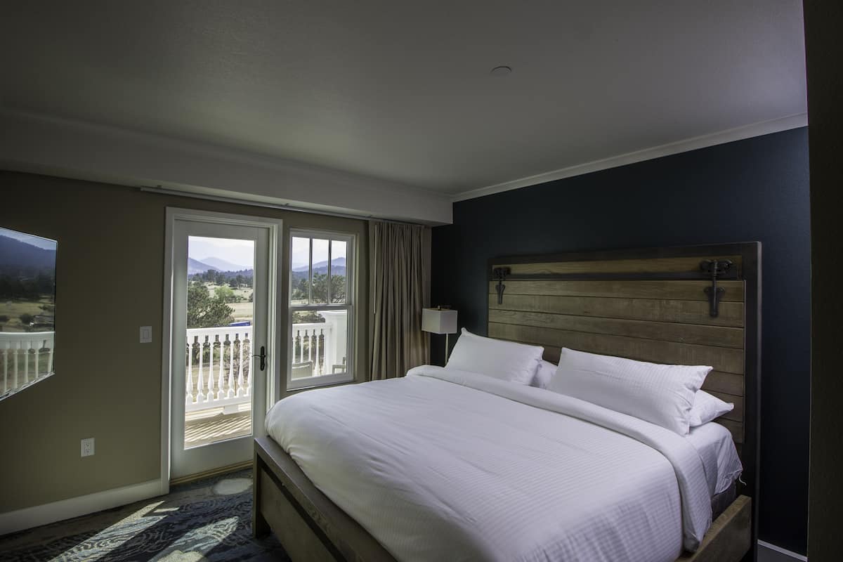 Aspire King Suite | 2 bedrooms, in-room safe, iron/ironing board, free WiFi