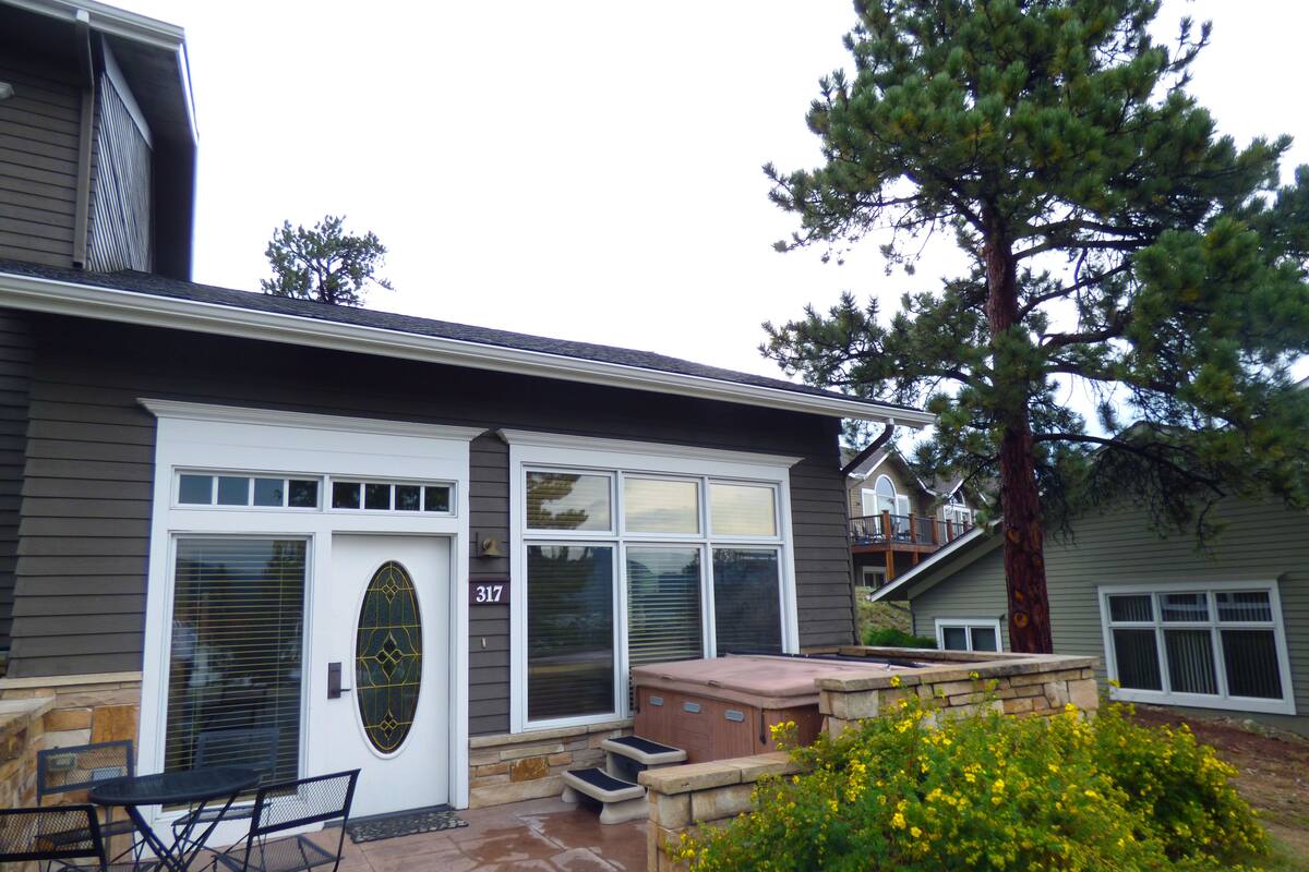 1 Bedroom Residence 317 | 2 bedrooms, in-room safe, iron/ironing board, free WiFi