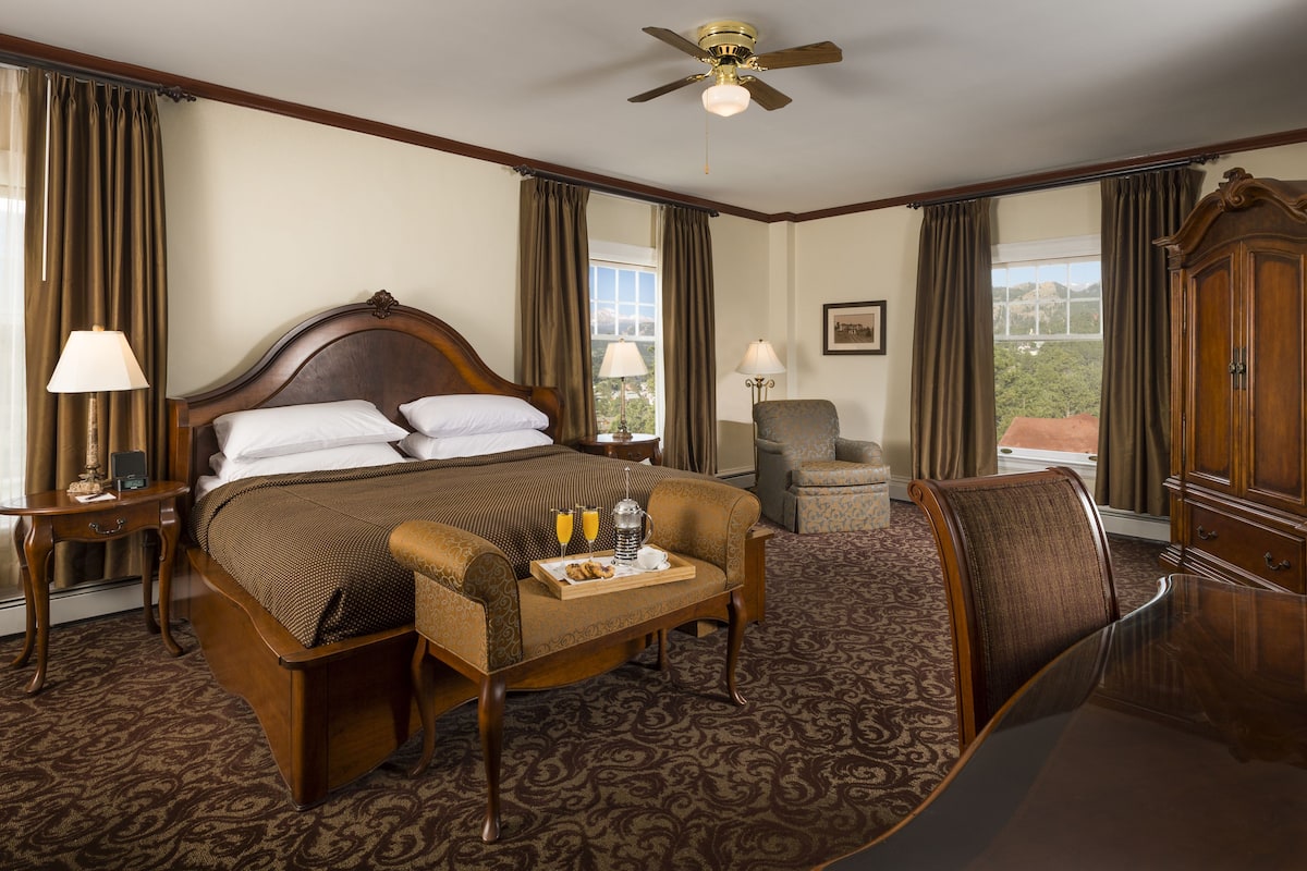 Stanley Superior King | 2 bedrooms, in-room safe, iron/ironing board, free WiFi