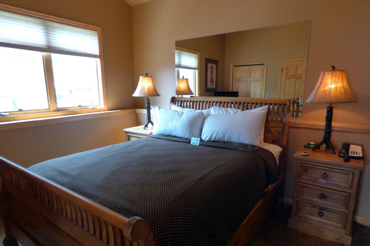 1 Bedroom Residence 301 | 2 bedrooms, in-room safe, iron/ironing board, free WiFi