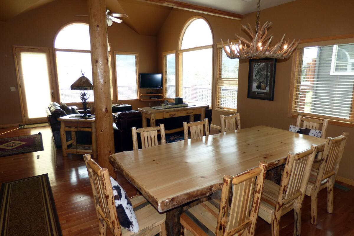 3 Bedroom Residence 410 | In-room dining