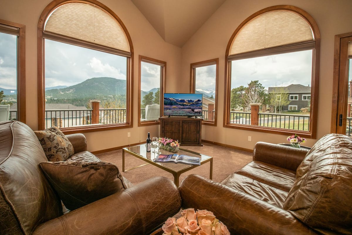 3 Bedroom Residence 406 | Living area