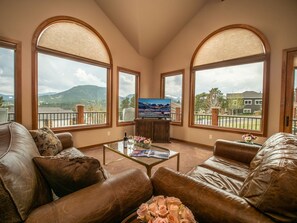 3 Bedroom Residence 406 | Living area