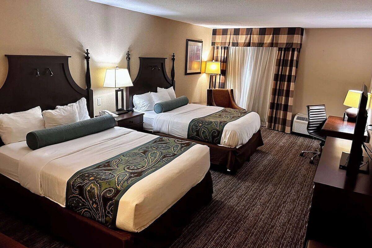 Premium bedding, in-room safe, desk, blackout curtains