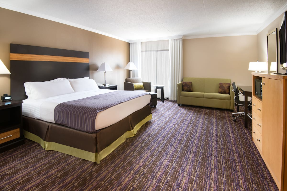 Suite, 1 King Bed (Top Floor) | Hypo-allergenic bedding, pillow-top beds, desk, blackout curtains
