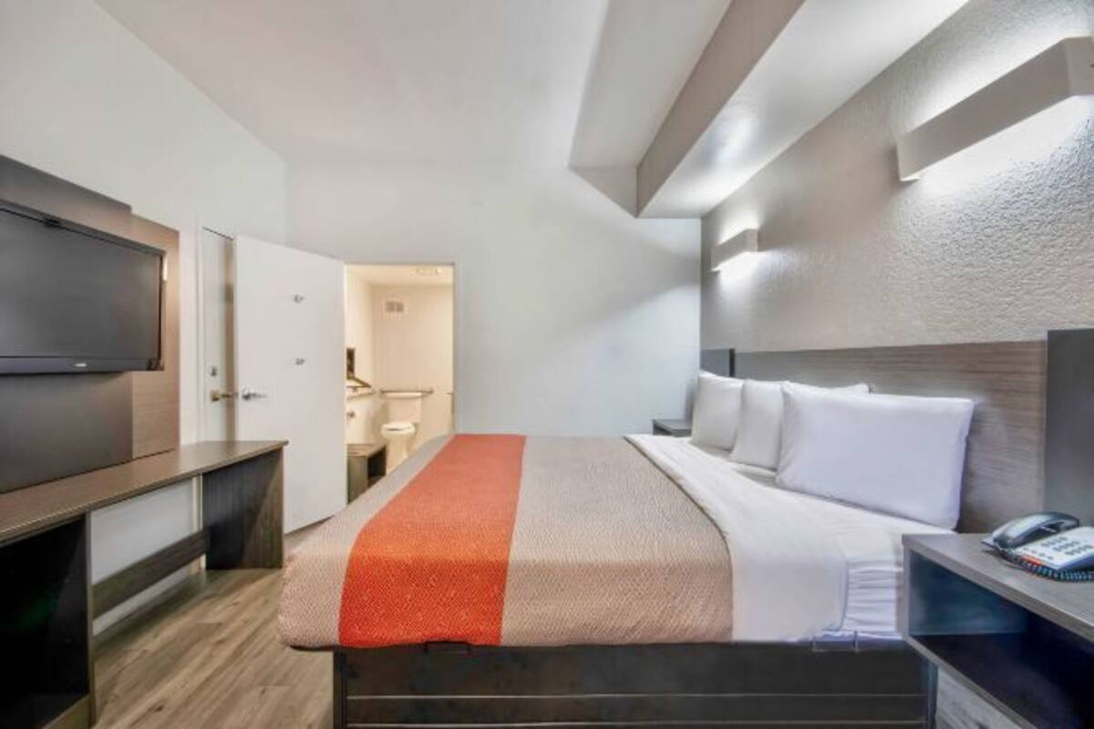 Desk, free WiFi, bed sheets, alarm clocks