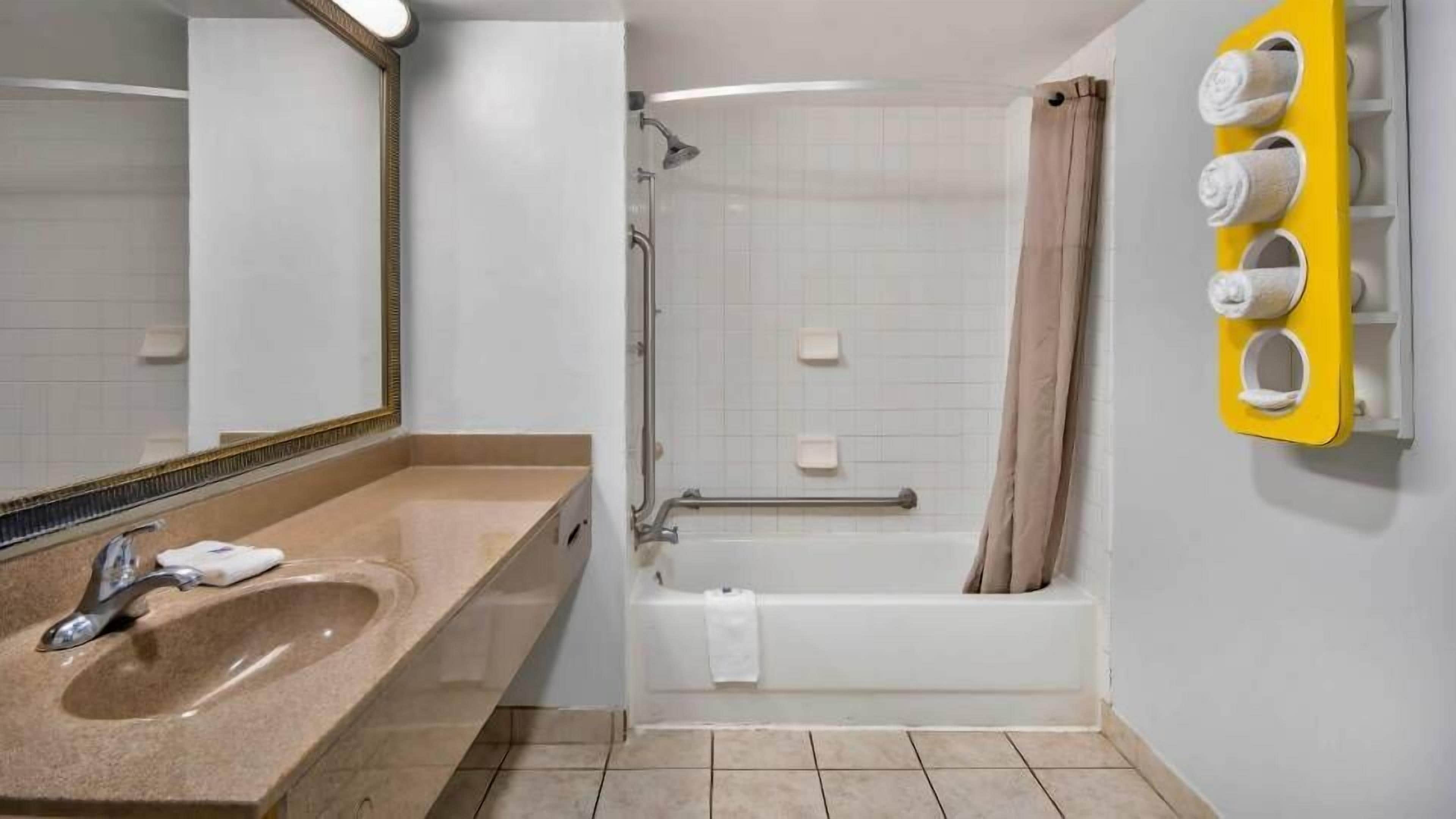 Suihkun ja ammeen yhdistelmä, pyyhkeet