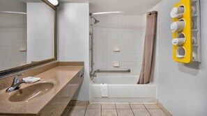 Suihkun ja ammeen yhdistelmä, pyyhkeet