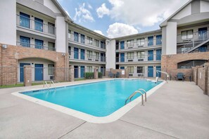Outdoor pool - Motel 6 Lafayette, LA (Lafayette)