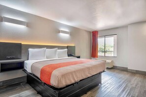 Schreibtisch, kostenloses WLAN, Bettwäsche, Wecker