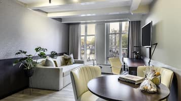 1 bedroom, premium bedding, down comforters, minibar