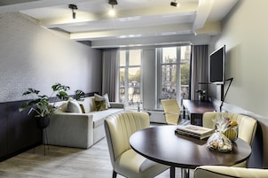 Premium bedding, down comforters, minibar, in-room safe