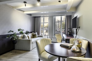 1 bedroom, premium bedding, down comforters, minibar