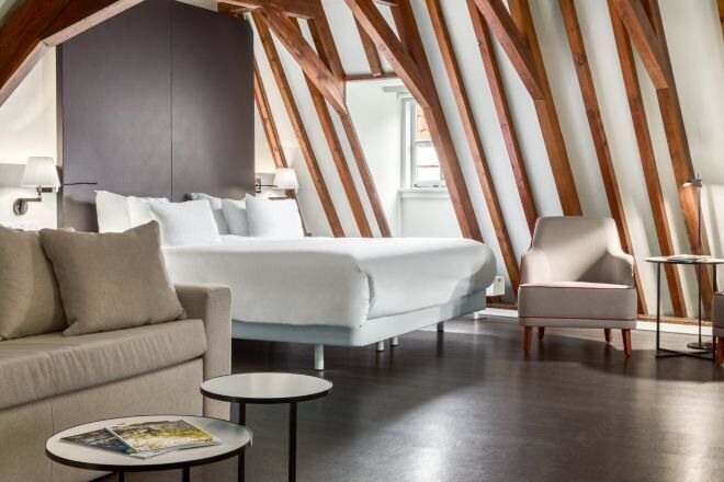 Ropa de cama de alta calidad, edredón y minibar 