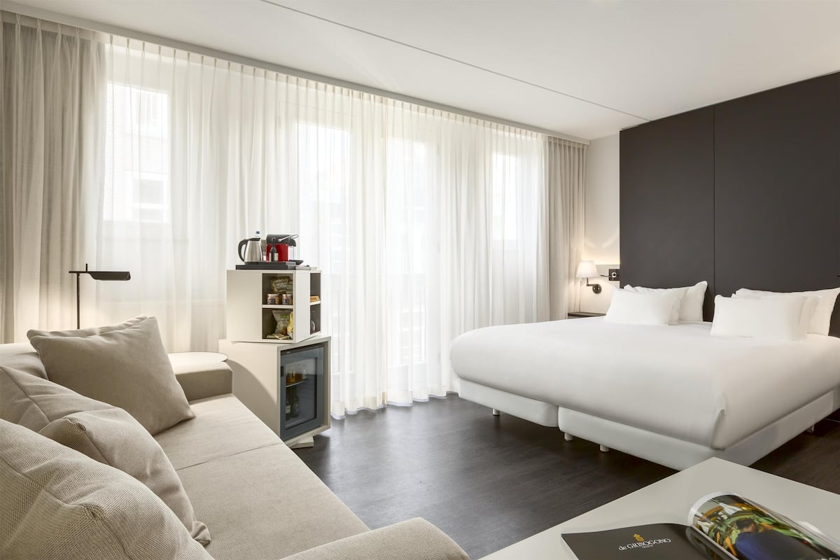 1 bedroom, premium bedding, down comforters, minibar