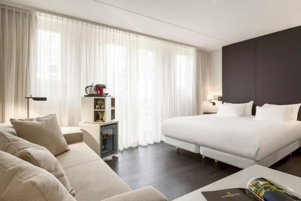 Hochwertige Bettwaren, Daunenbettdecken, Minibar, Zimmersafe