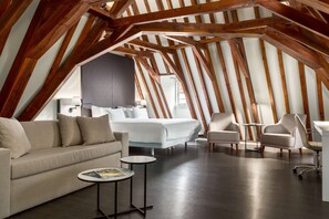 Premium bedding, down comforters, minibar, in-room safe - NH Collection Amsterdam Barbizon Palace (Amsterdam)