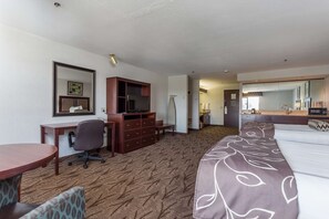 In-room safe, soundproofing, iron/ironing board, free WiFi