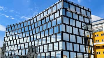 Vista frontal de la propiedad