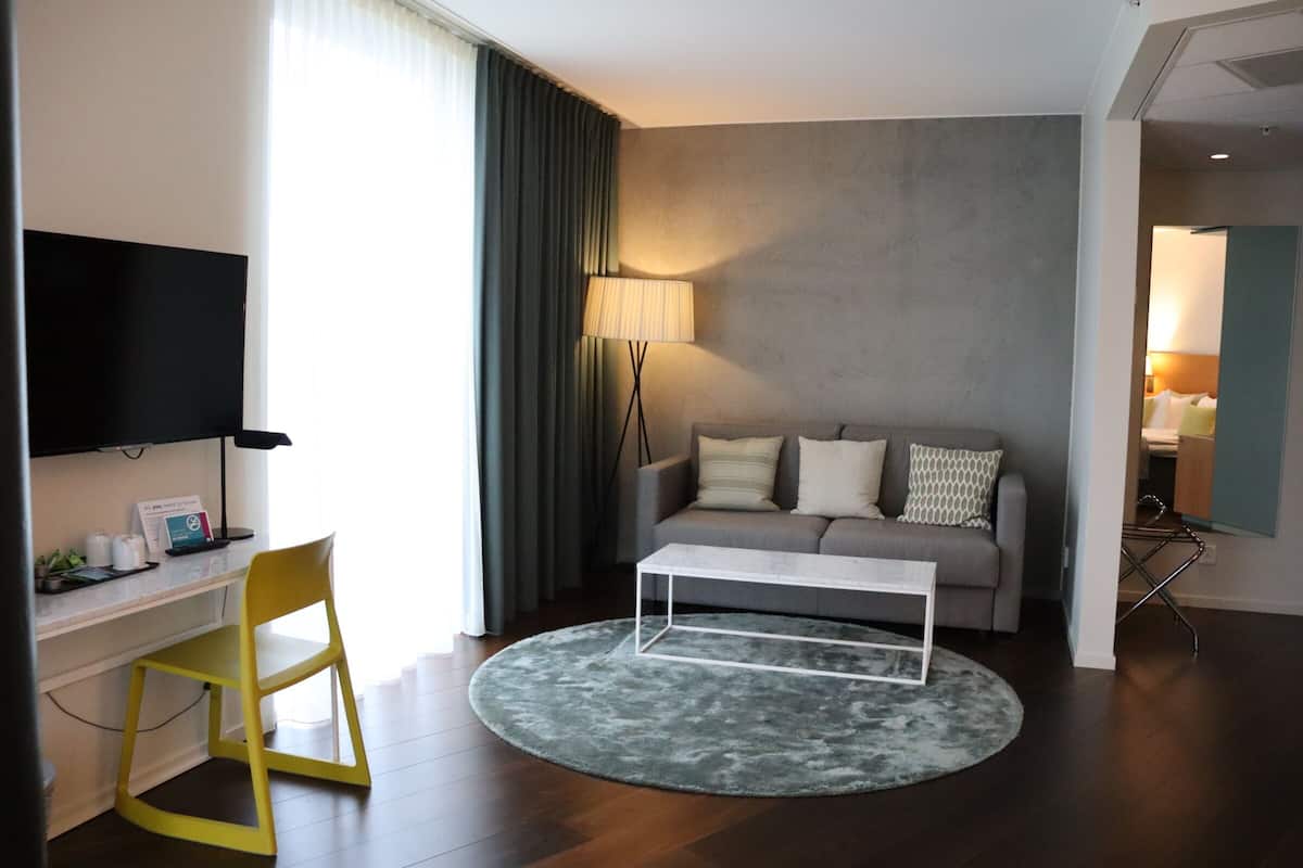 deluxe room | 1 bedroom, hypo-allergenic bedding, desk, blackout curtains