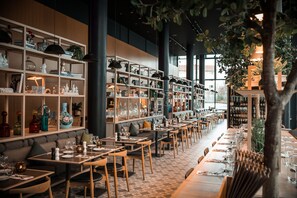 2 Restaurants, Frühstück, Abendessen, lokale und internationale Küche