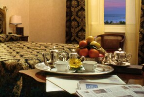 Quarto casal ou duplo standard | Lençóis italianos Frette, roupas de cama antialérgicas