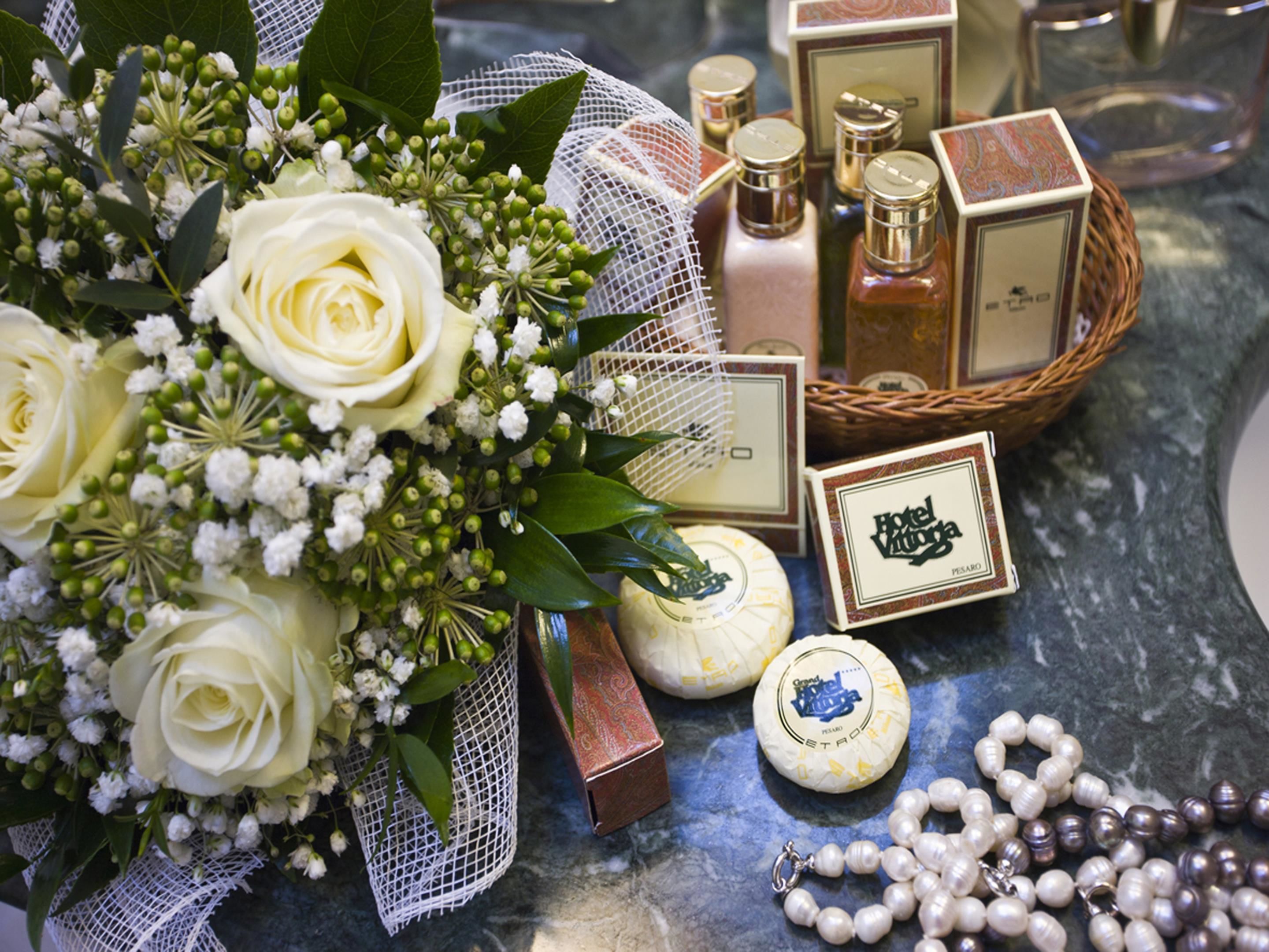 standard triple room | bathroom | combined shower/bathtub, jetted bath, designer toiletries, hair dryer