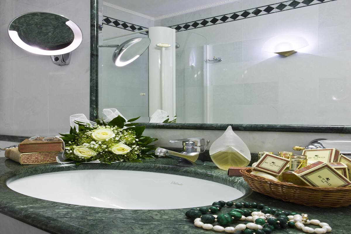 standard double or twin room | bathroom sink