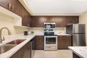 Suite, 1 King Bed with Sofa bed, Non Smoking, Corner (with Sofabed) | Private kitchenette | Fridge, microwave, coffee/tea maker