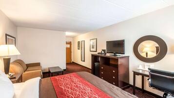 Escriptori, espai de treball apte per a portàtils i cortines opaques